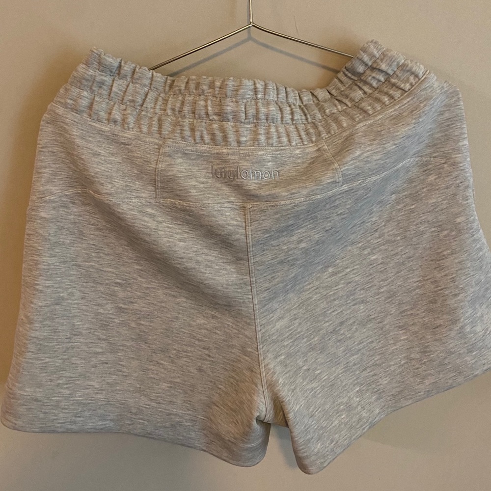 LULULEMON  SHORTS - Picture 4 of 4